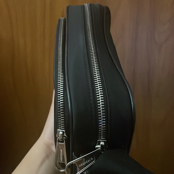 SOLD🖤AUTHENTIC 
Logo Print Nylon Paddy BagPrice🖤Unisex - Picture 7 of 16